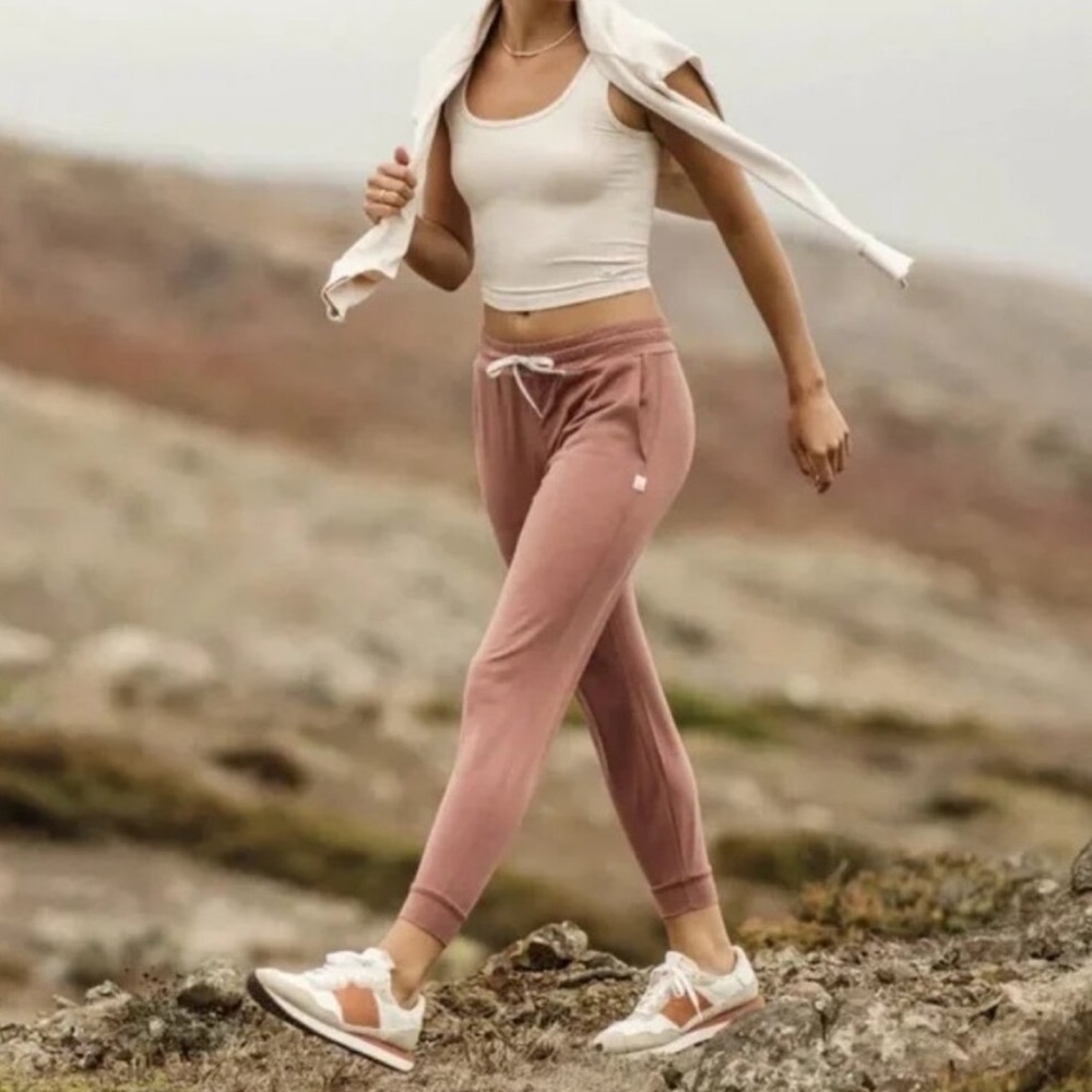 Vuori Performance Joggers- Long Tamarind Heather Large